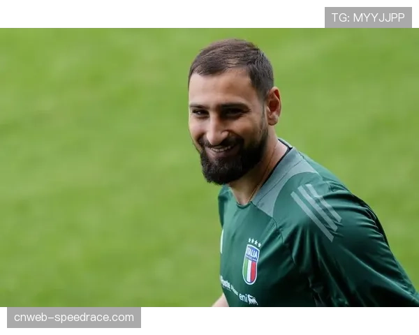 赛后混合采访区,未能扑出点球的意大利门将多纳鲁马沉默离场 赛后混合采访区,未能扑出点球的意大利门将多纳鲁马沉默离场